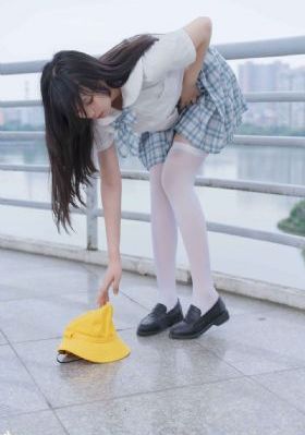 两男吮着她的花蒂尿的拍摄地点