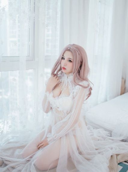 森林里的熊先生冬眠中